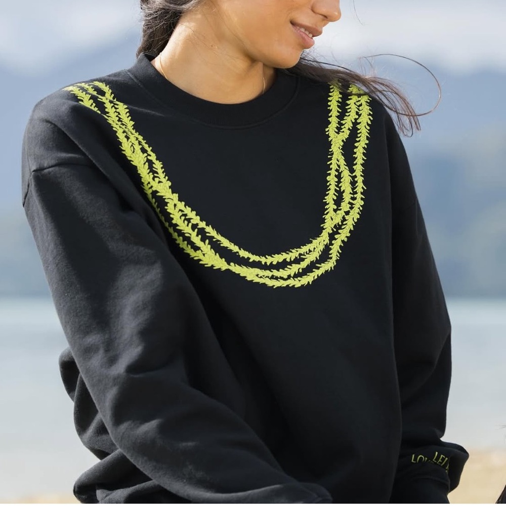 Mahina Made Lei Sweatshirt Size Small